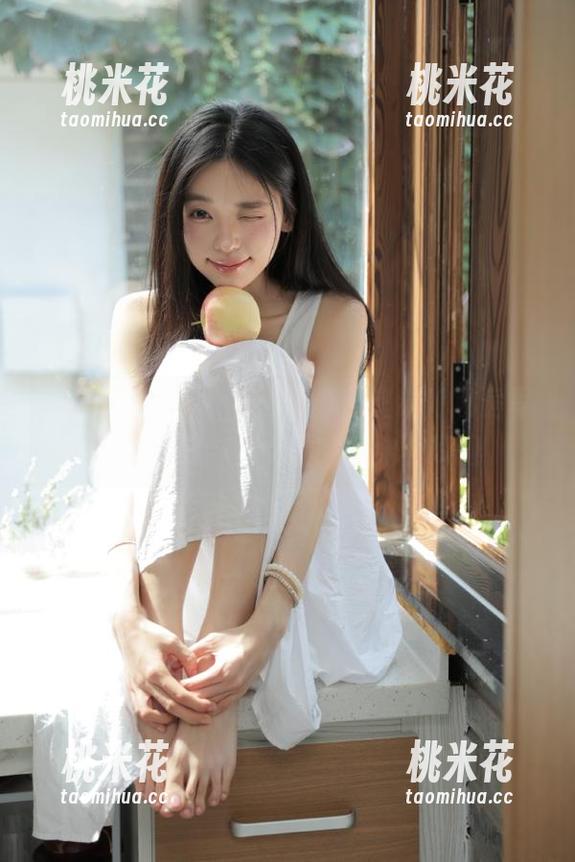 花リリ(Plant Lily)办公室猫娘私房写真：萌宠与少女的完美结合瞬间